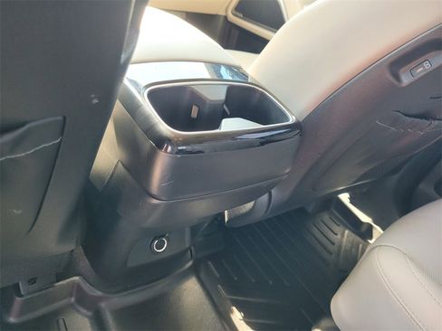 Used 2023 Kia Telluride S image 8