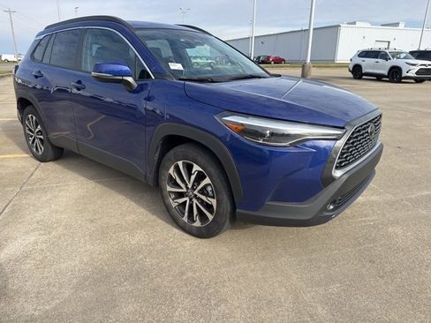 Used 2024 Toyota Corolla Cross XLE image 12