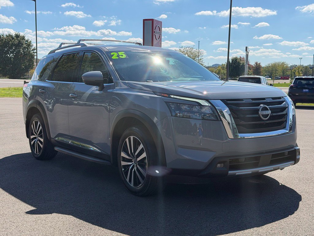 Certified 2025 Nissan Pathfinder Platinum w/ Lighting Package (N93) AWD/4WD image 1
