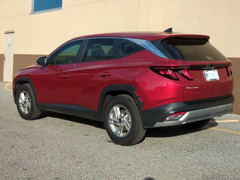 Certified 2025 Hyundai Tucson SE image 6