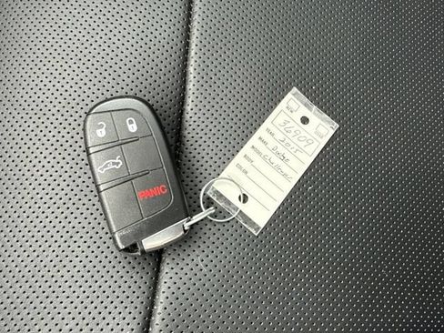 Used 2015 Dodge Challenger SXT Plus w/ Technology Group RWD image 21