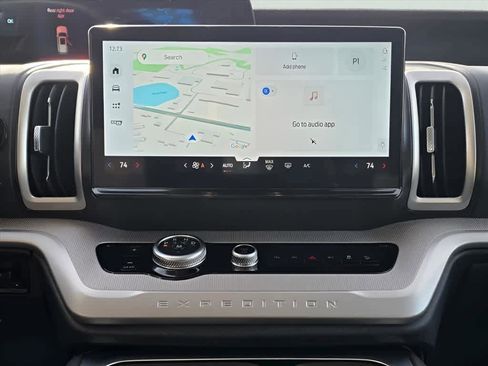 Used 2025 Ford Expedition Active image 16