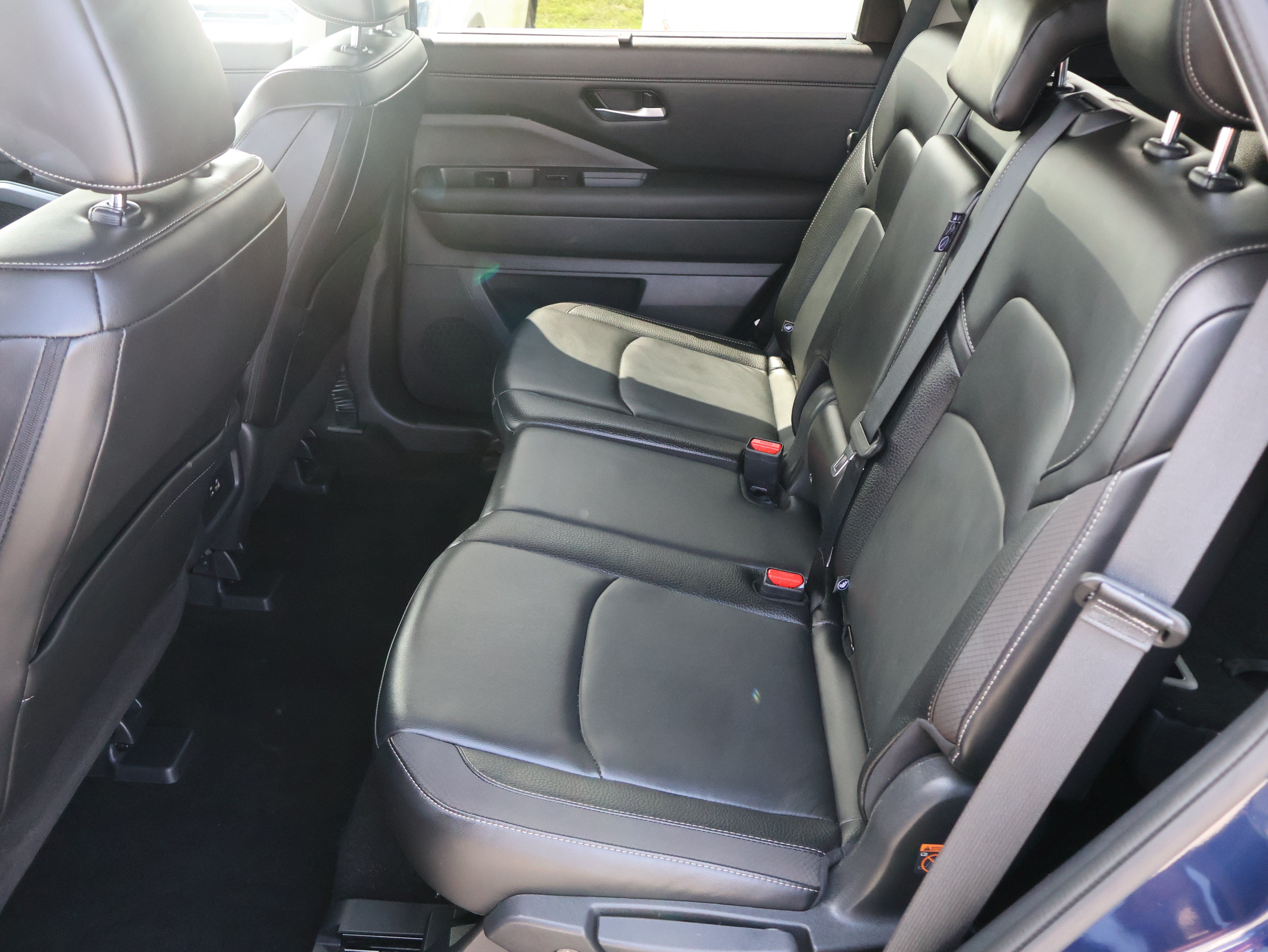 Used 2025 Nissan Pathfinder SL AWD/4WD image 9