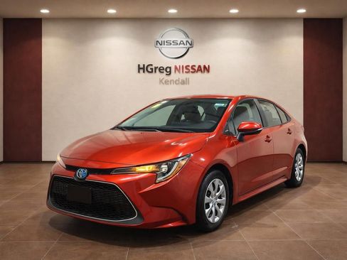 Used 2021 Toyota Corolla LE FWD image 3