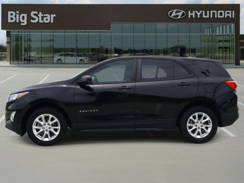 Used 2021 Chevrolet Equinox LS w/ LS Convenience Package FWD image 2