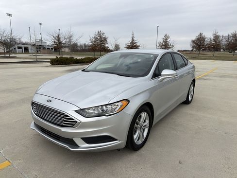 Used 2018 Ford Fusion SE image 25