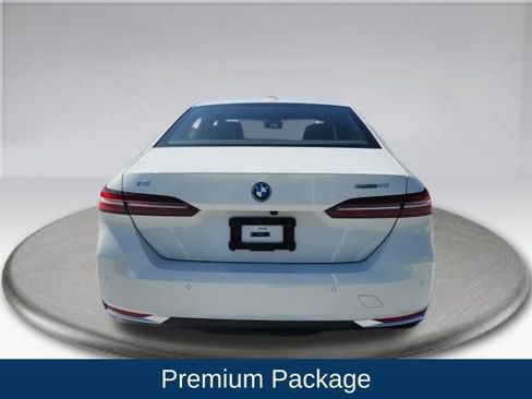Used 2024 BMW i5 eDrive40i image 14
