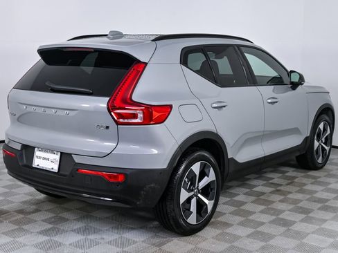 Certified 2025 Volvo XC40 B5 Plus image 29