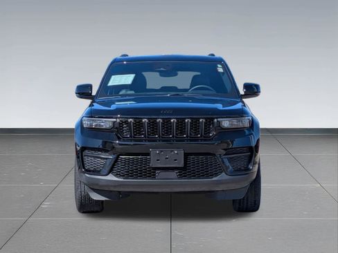 Used 2023 Jeep Grand Cherokee Altitude image 8