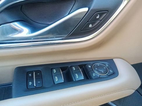 Used 2024 Chevrolet Suburban Premier image 12