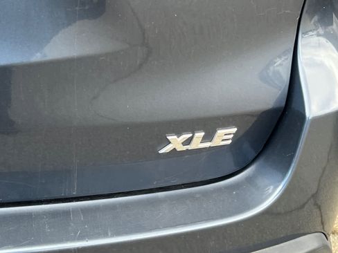 Used 2019 Toyota Highlander XLE image 21