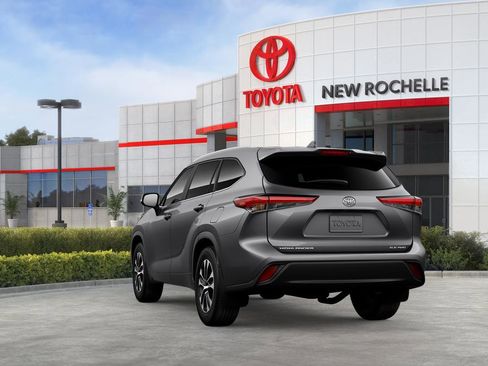 New 2026 Toyota Highlander XLE image 7