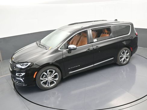 New 2026 Chrysler Pacifica Pinnacle image 48