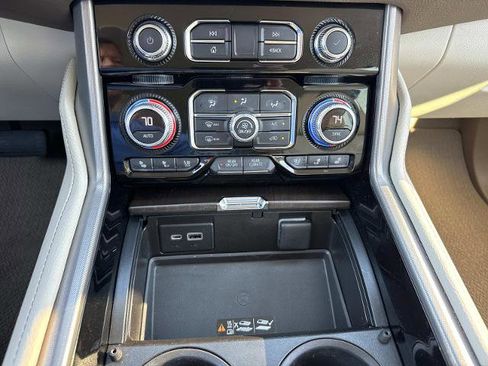 Used 2022 GMC Yukon XL Denali image 24
