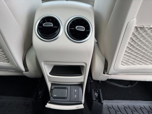 Used 2025 Mercedes-Benz GLA 250 image 8