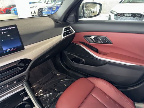 Used 2025 BMW 330i Sedan w/ Premium Package RWD image 30