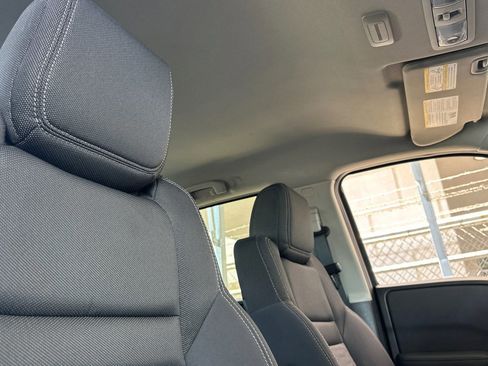 Used 2024 Nissan Frontier SV image 16