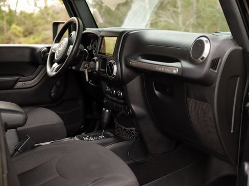 Used 2016 Jeep Wrangler Unlimited Sport image 24