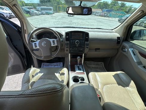 Used 2010 Nissan Pathfinder LE w/ Navigation Pkg RWD image 14