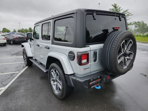 Used 2024 Jeep Wrangler Unlimited w/ Convenience Group AWD/4WD image 16