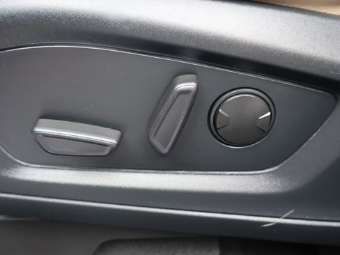 Used 2022 Ford Explorer Limited w/ Equipment Group 301A image 8