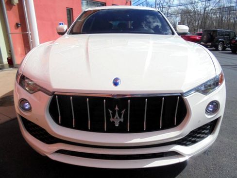 Used 2021 Maserati Levante AWD/4WD image 34