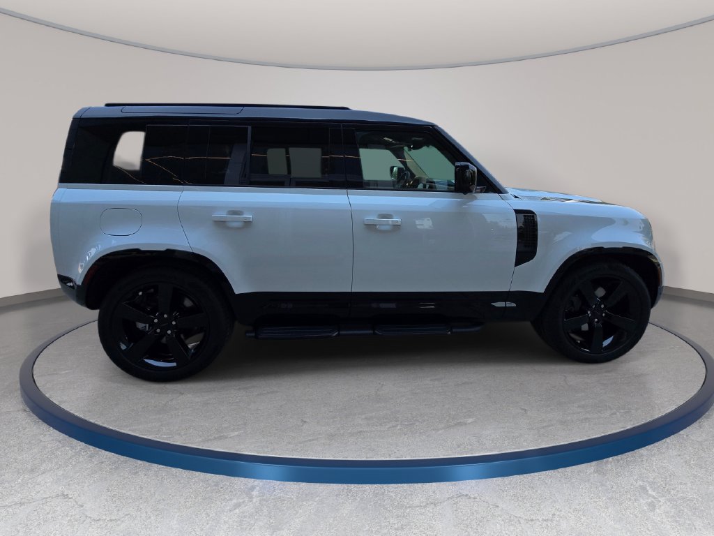 New 2026 Land Rover Defender 110 X-Dynamic SE AWD/4WD image 4