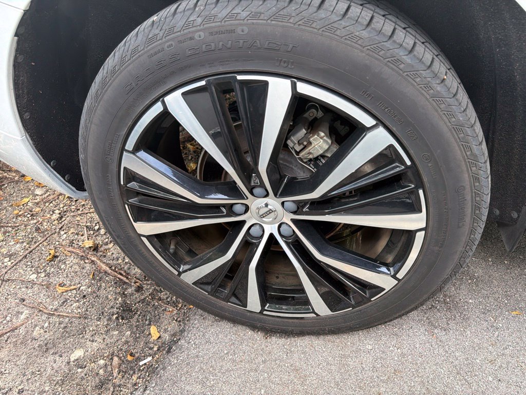 Used 2024 Volvo XC60 B5 Plus AWD/4WD image 13