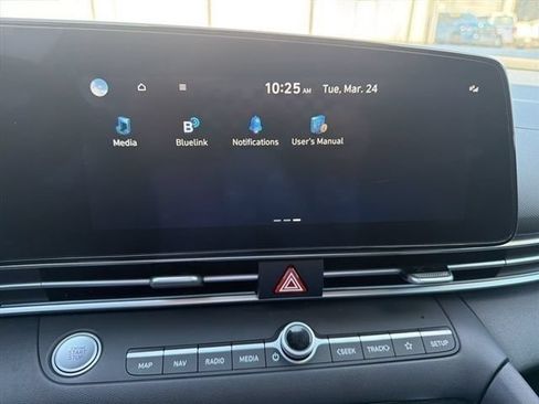 Used 2025 Hyundai Elantra SEL FWD image 32