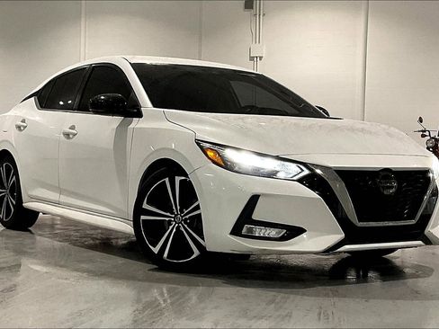 Used 2021 Nissan Sentra SR image 2