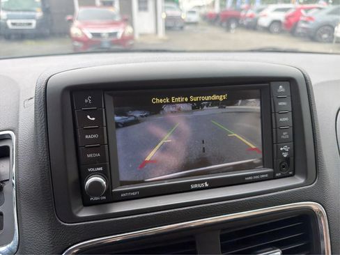 Used 2016 Dodge Grand Caravan SXT w/ UConnect Hands-Free Group FWD image 26