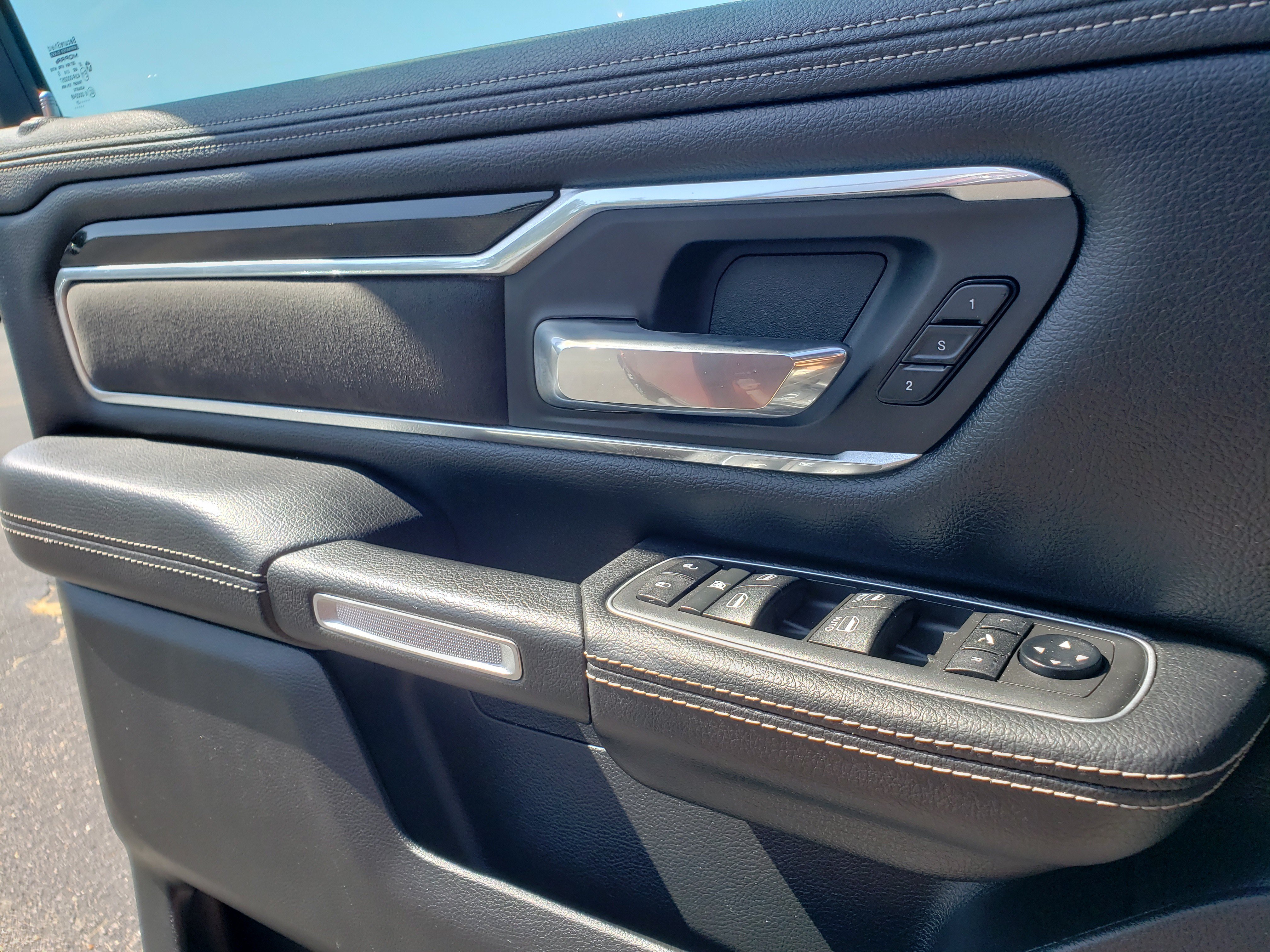 Used 2021 RAM 1500 Laramie w/ Sport Appearance Package AWD/4WD image 11