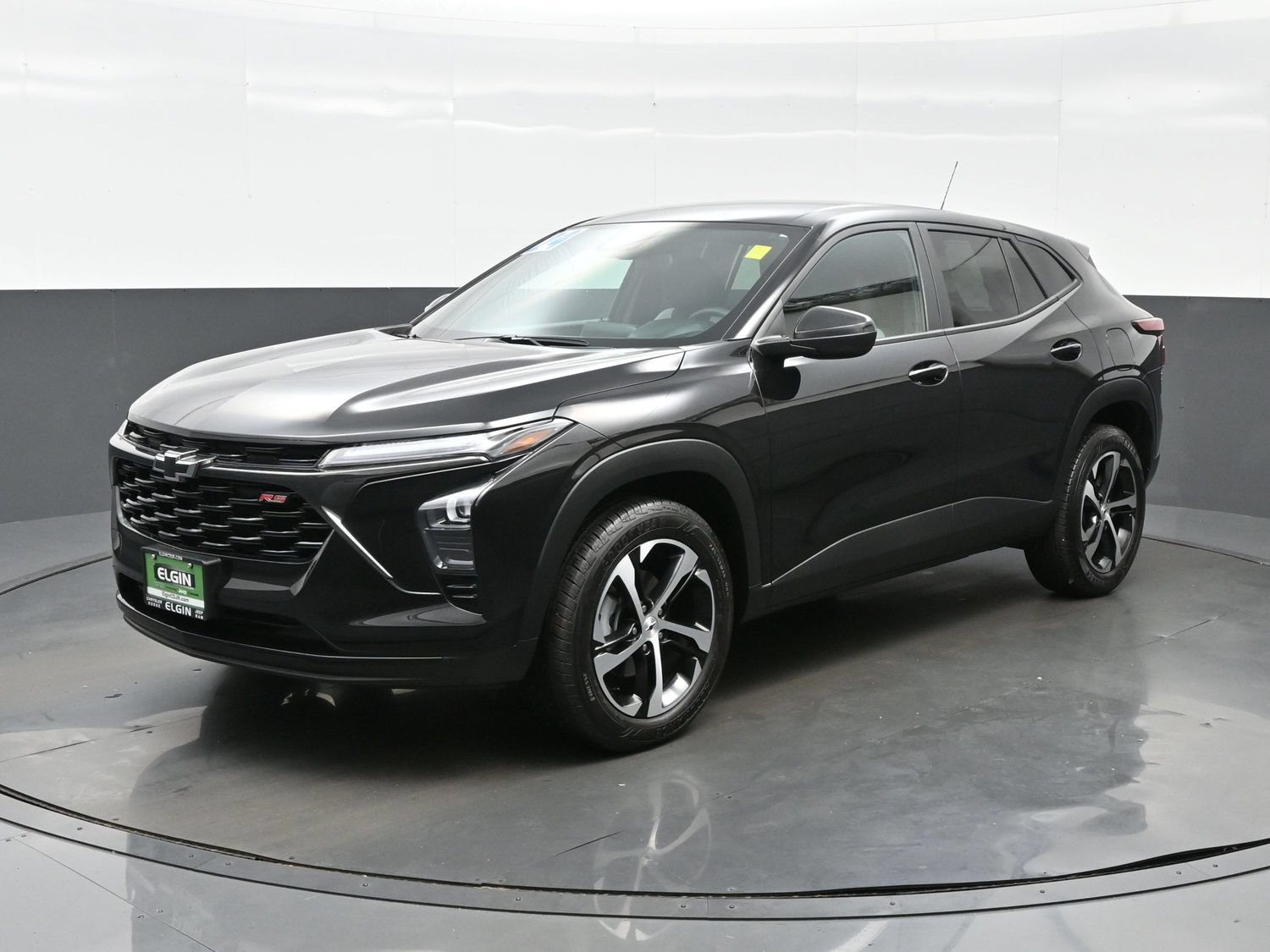 Used 2024 Chevrolet Trax RS w/ Driver Confidence Package FWD image 2