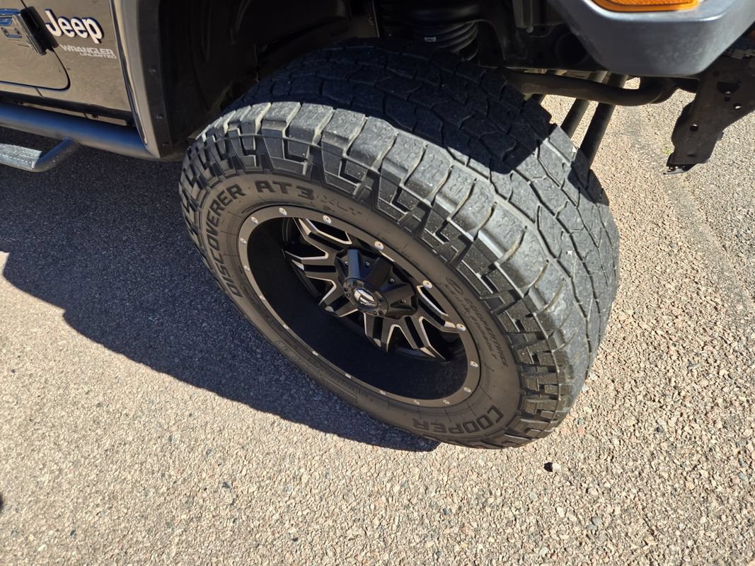 Used 2019 Jeep Wrangler Unlimited Sahara AWD/4WD image 12