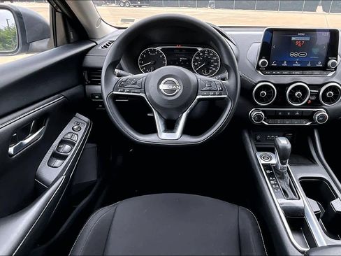 Used 2025 Nissan Sentra SV FWD image 6