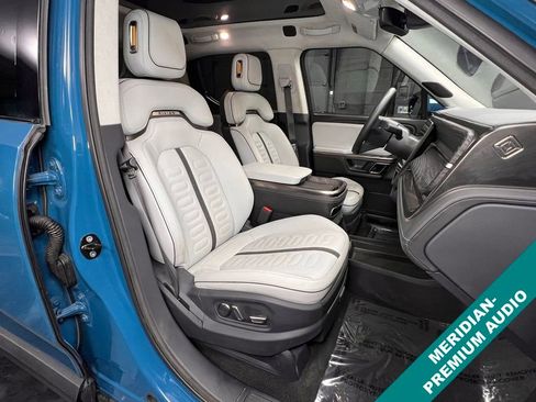 Used 2022 Rivian R1T Adventure image 4