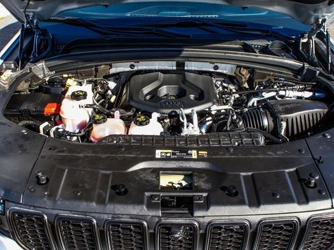 Used 2024 Jeep Grand Cherokee Trailhawk AWD/4WD image 47