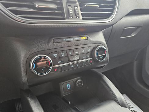 Used 2020 Ford Escape Titanium image 25