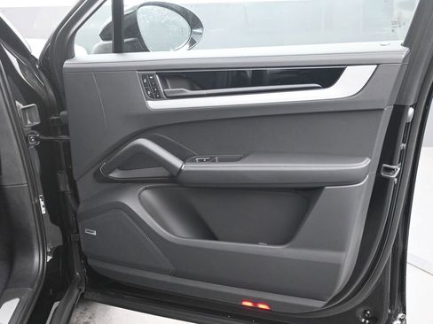 New 2026 Porsche Cayenne Coupe AWD/4WD image 11