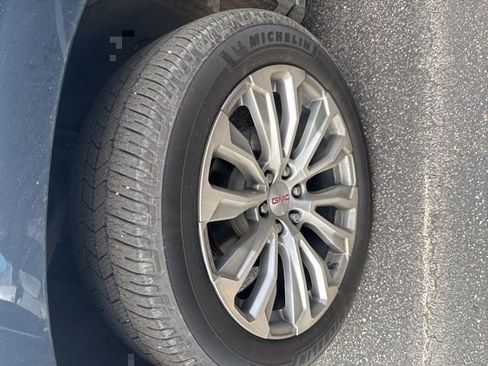 Used 2021 GMC Yukon Denali w/ Denali Premium Package image 25