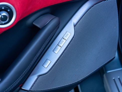 Certified 2019 Ferrari Portofino image 29