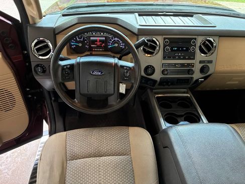 Used 2016 Ford F250 XLT w/ XLT Premium Package AWD/4WD image 18