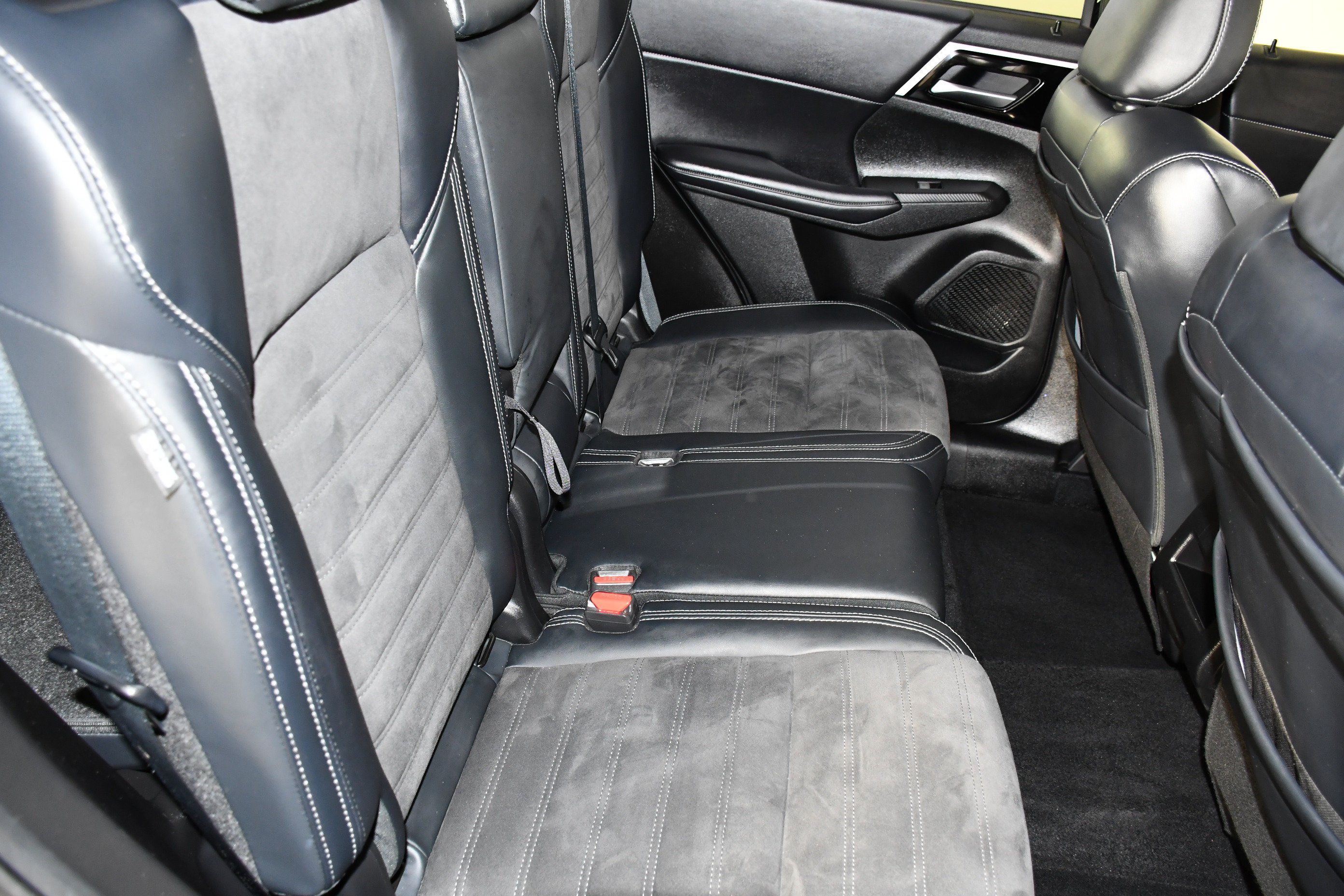 Used 2023 Mitsubishi Outlander SE AWD/4WD image 45