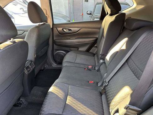 Used 2018 Nissan Rogue SV AWD/4WD image 14