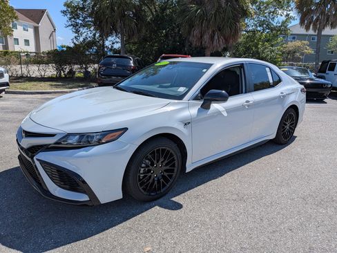 Used 2023 Toyota Camry SE image 8