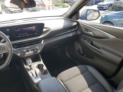 Used 2025 Buick Envista Sport Touring w/ Convenience I Package FWD image 17