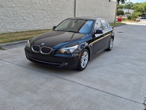 Used 2010 BMW 528i Sedan RWD image 2