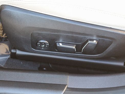 New 2026 BMW 330i Sedan w/ Convenience Package image 30