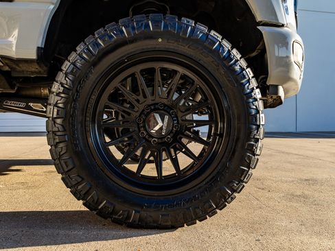 Used 2025 Ford F250 Platinum w/ Tremor Off-Road Package image 12