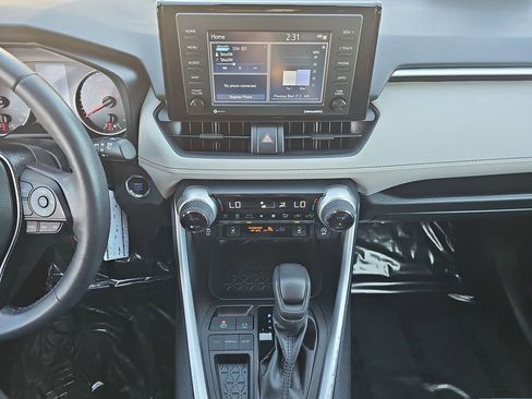 Used 2021 Toyota RAV4 XLE image 20